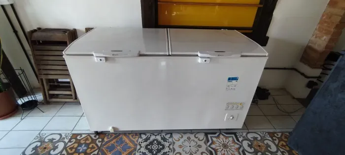 Excelente freezer dupla ação (refrigerador/congelador), estado de novo!