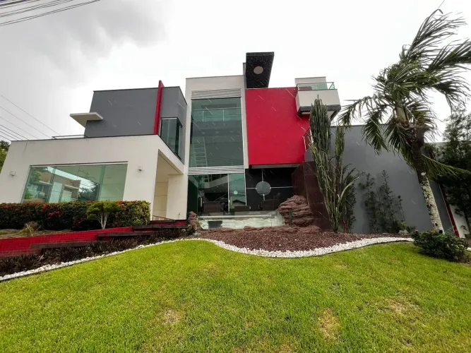 Triplex no Residencial Tapajos com 4 Suítes com Varanda, 1 c Closet e Banheira com Hidro