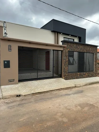 Casa à Venda