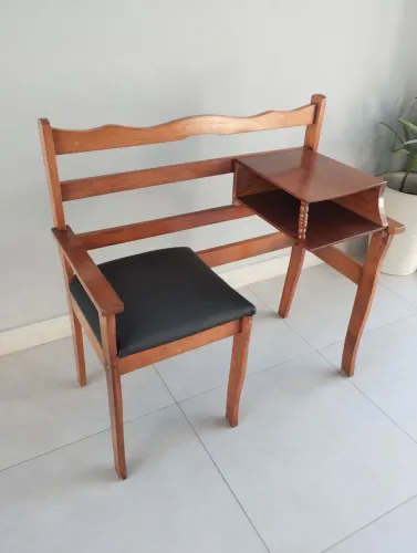 Mesa de telefone de madeira com acento estofado de courino 