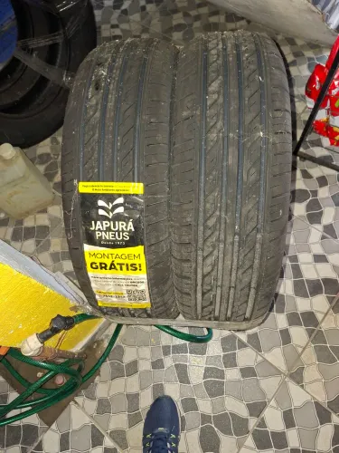 Vendo jogo de pneus aro 17