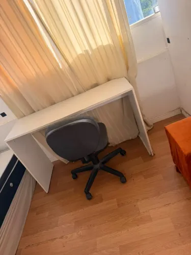 Mesa escrivaninha branca + cadeira de escritório - conjunto