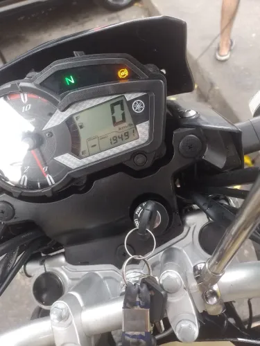 Vendo uma crosser semi nova .