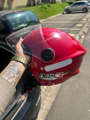 Capacete aberto
