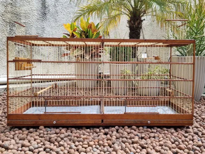 Gaiola voadeira de fibra - Dimensões: 102x49x31cm