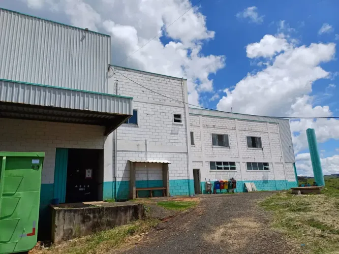 Imóvel para aluguel e venda tem 6467 metros quadrados em Zona Rural - Jacutinga - MG