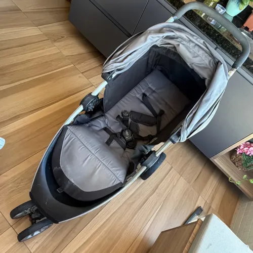 Carrinho de bebê 3 rodas travel system Britax B-Lively e bebê conforto