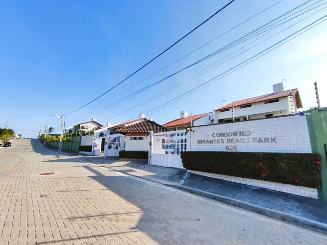 Apartamento duplex 1º andar com 121m², varanda com vista para o mar, sala ampla, 5 quartos