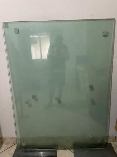 Três placa de vidro temperado 