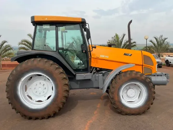 TRATOR VALTRA BM 110 4x4 Ano 2008