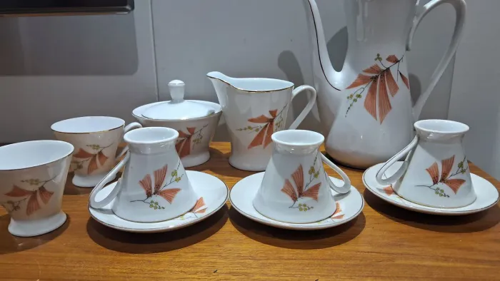 PORCELANA MAUÁ VINTAGE CONJUNTO PARA CAFÉ EM PORCELANA COM POLICROMIA