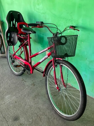 Bicicleta Aro 26 Semi Nova com Cadeirinha Infantil e Cestinha