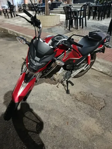 Titan 160 especial 50 anos