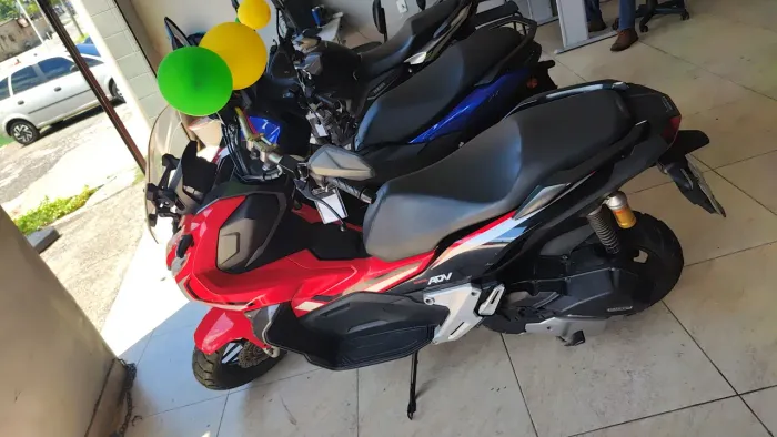 HONDA ADV 150 VERMELHA 2023 Shalon veículos Cariacica 
