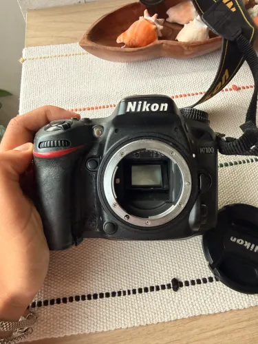 NIKON D7100 + LENTE DO KIT 18/105 MM