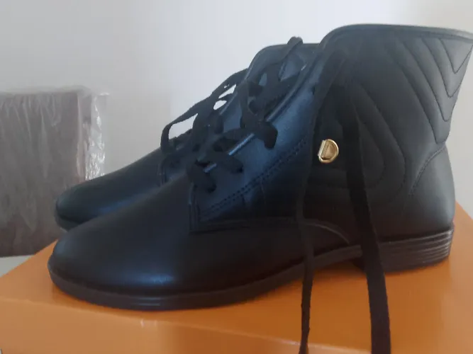 Bota nova nunca usada