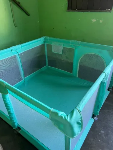 Cercadinho verde para criança