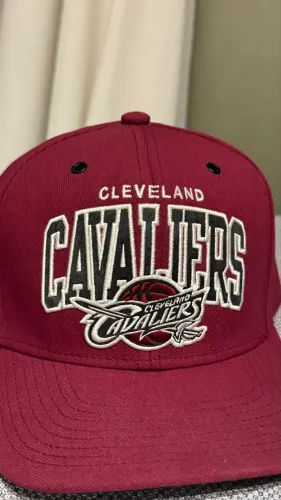 Boné Mitchell & Ness Cleveland Cavalers Arch Bordô