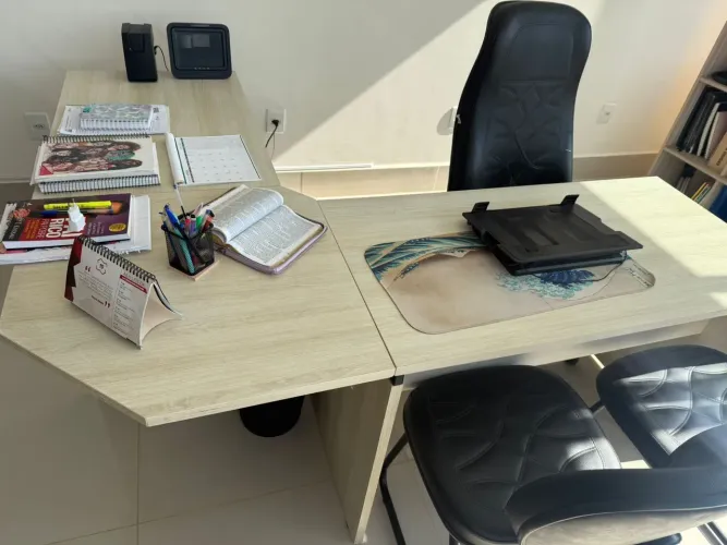 Mesa escritório em L