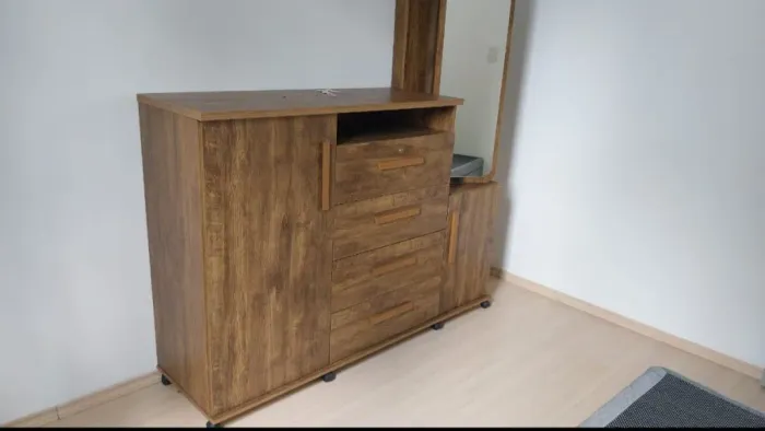 Cômoda com Espelho 4 gavetas e 2 Portas - Ótimo estado