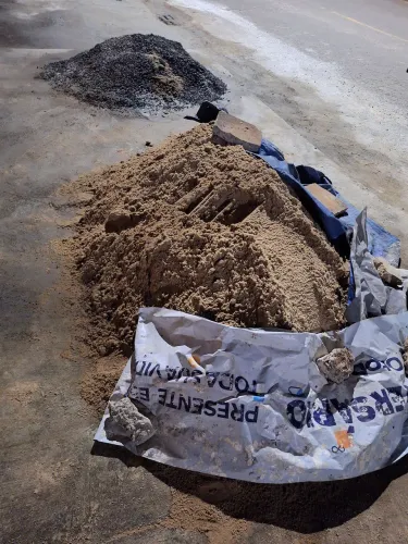 Vendo areia e pedra