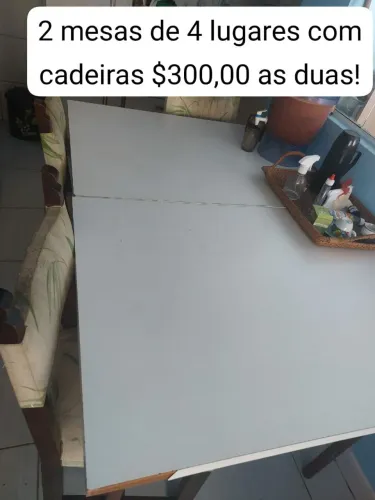 2 mesas de 4 lugares com cadeiras 