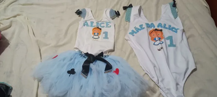 Roupa temática Alice no País das Maravilhas