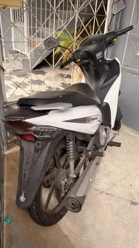 VENDO MOTO 2024