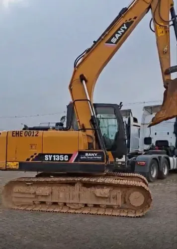 Escavadeira Sany SY135C ano 2023 com 1.770 horas, em SP
