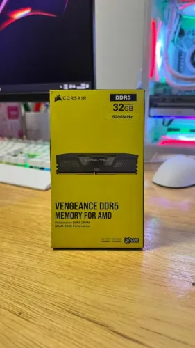 MEMÓRIA RAM DDR5 CORSAIR VENGEANCE LACRADA SEM USO.