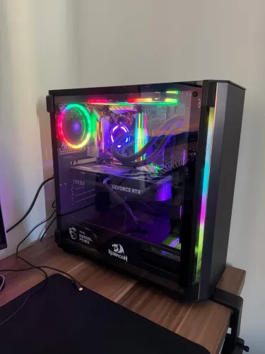 PC Gamer Ryzen 7 5700X3D + RTX 5070 Ti + 32GB RAM + NVMe 1TB