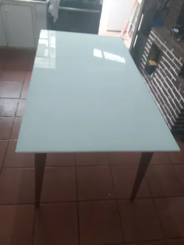 Mesa 6 lugares tampo em mármore com vidro e pés de madeira