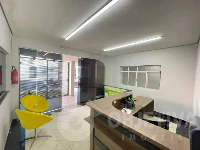 Excelente casa comercial disponível para aluguel no Bairro Martins