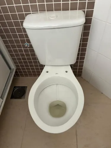 Vaso sanitário Deca com caixa acoplada 1.6gpf 5.0lpf