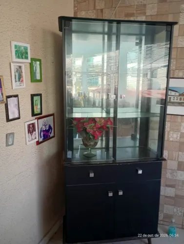 Vendo uma Cristaleira
