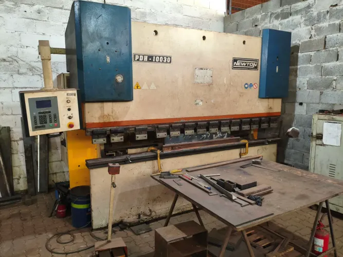 Dobradeira CNC Newton PDH 100.30
