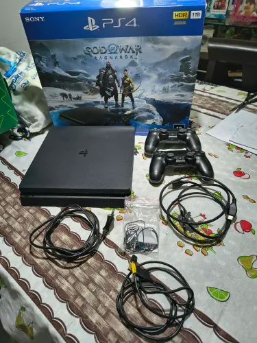 PS4 1Tb 02 controles, na caixa com Nota Fiscal 