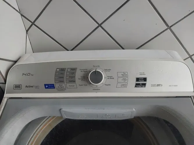 Vende-se maquina de lavar Panasonic, para retirada de peças.
