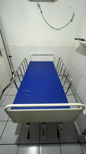 Cama articulada hospitalar completa
