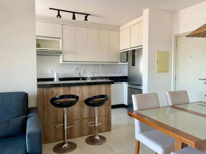 Apartamento MOBILIADO com sacada e churrasqueira no Estreito!
