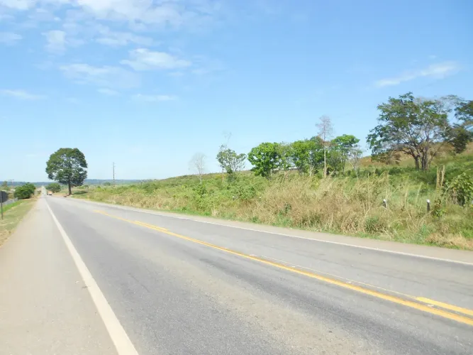 EXCELENTE FAZENDA EM CANDEIAS DO JAMARI, NA BR 364.