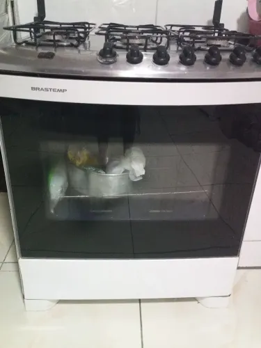 Fogão perfeito estado semi novo vai ficar lindo na sua cozinha 250 reais.