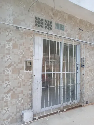 Casa 2 qts prox. a Av. norte, toda na cerâmica, por tras da UPA, gradeada, sala enorme