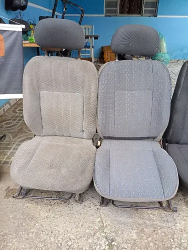 Par de bancos dianteiros d Corsa.2 portas zap *