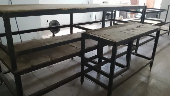 Vendo Bancadas de Serviço