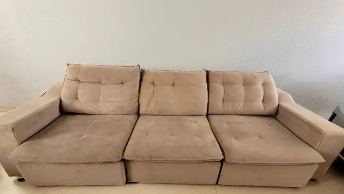 Sofá reclinável e retrátil