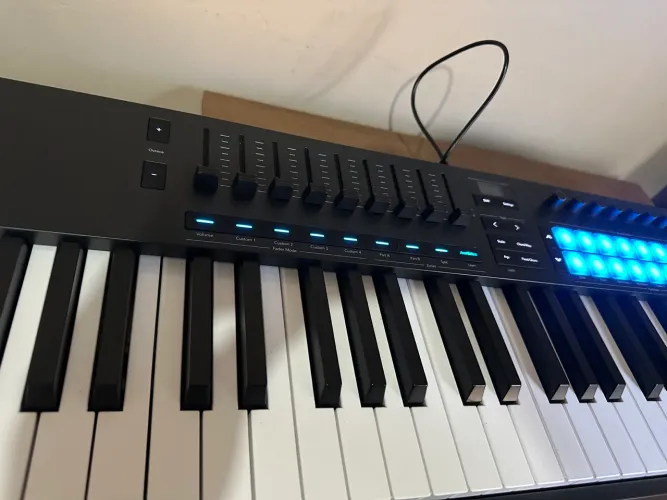 Controlador Novation mk4 61