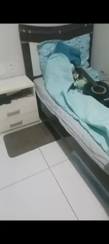 Cama e colchão solteiro