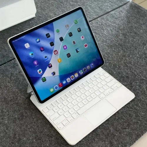 iPad Pro 12,9 (6a Geração) Apple M2 - Wi-Fi - 128 GB - Excelente Estado