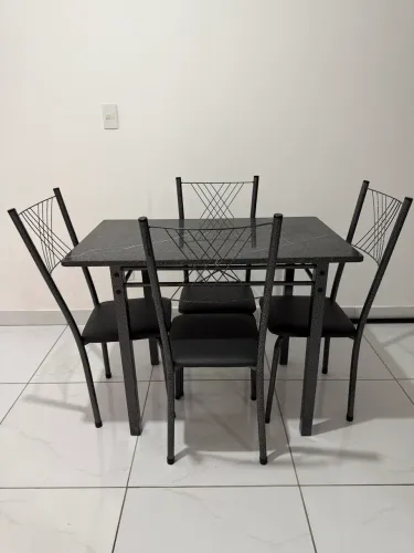 Mesa 4 Cadeiras com tampa de Granito - Pouco Uso